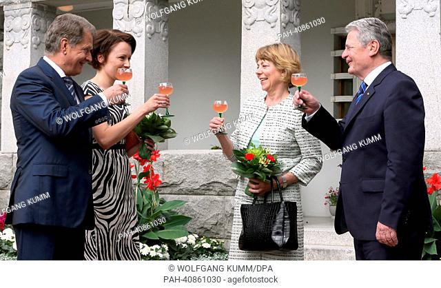 German President Joachim Gauck (R) and his partner Daniela Schadt are welcomed by Finish President Sauli Niinisto (L) and his wife Jenni Haukio in the summer...