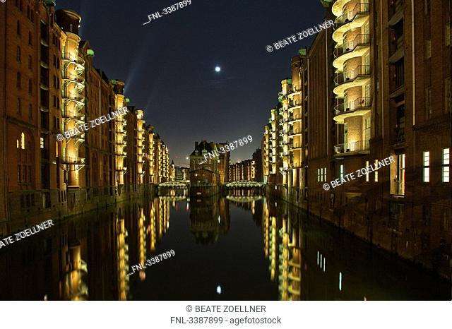 Illuminated houses in the old warehouse district Speicherstadt, Hamburg, Germany