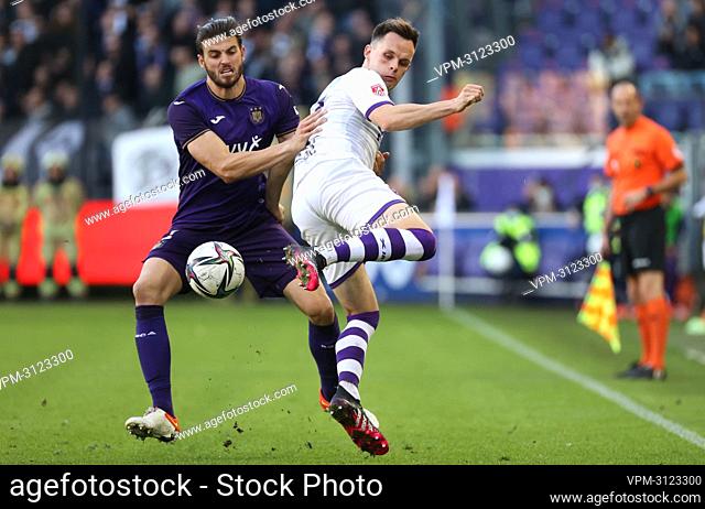 Beerschot's Lawrence Shankland and Anderlecht's Wesley Hoedt fight for the ball during a soccer match between RSC Anderlecht and Beerschot VA
