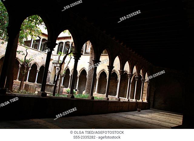Cloisters, St Anna's Church. Romanesque and Gothic style. Barcelona, Catalonia, Spain