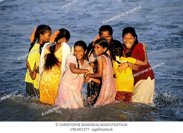 CHEERFUL GIRLS BATHING, MARINA BEACH, CHENNAI MADRAS, TAMIL NADU, INDIA