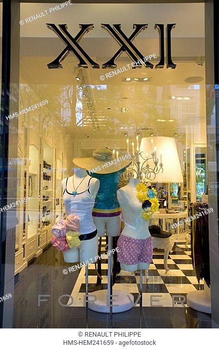 United States, Illinois, Chicago, Magnificent Mile District, fashion shop window in Michigan Avenue