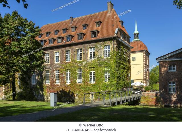 Velen, Germany, Velen, Bocholter Aa, Hohe Mark Westmuensterland Nature Park, Muensterland, Westphalia, North Rhine-Westphalia, NRW, Velen Castle, moated castle