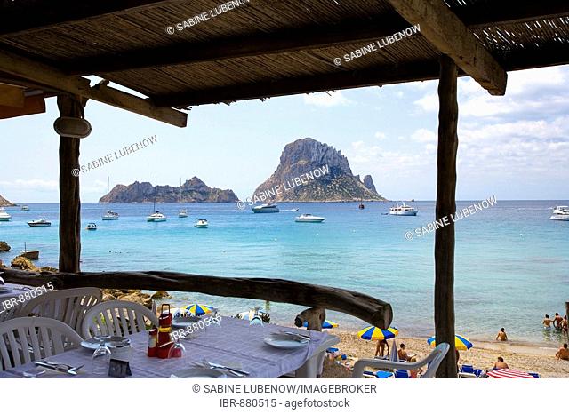 Beach restaurant in the bay of Cala d'Hort, view of rock island Es Vedra, Ibiza, Balearic Islands, Spain, Europe