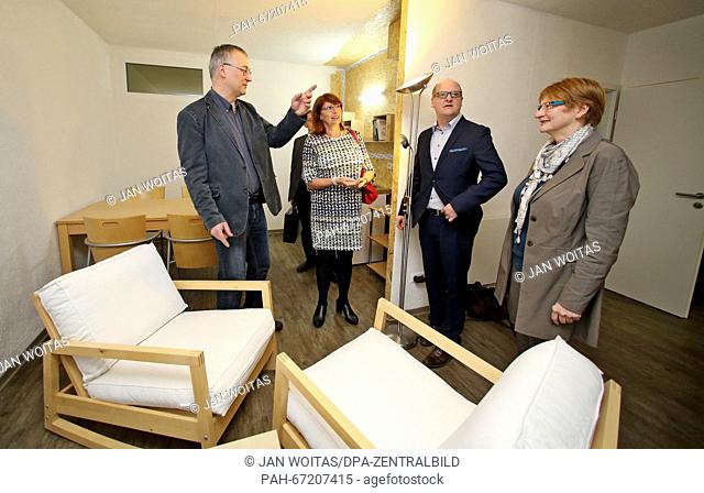 Entrepreneur Joer Buschbeck (l-r) explaining the prototype of his module house to Petra Koepping, local Minister for Integration (SPD) as well as Henning Homann...
