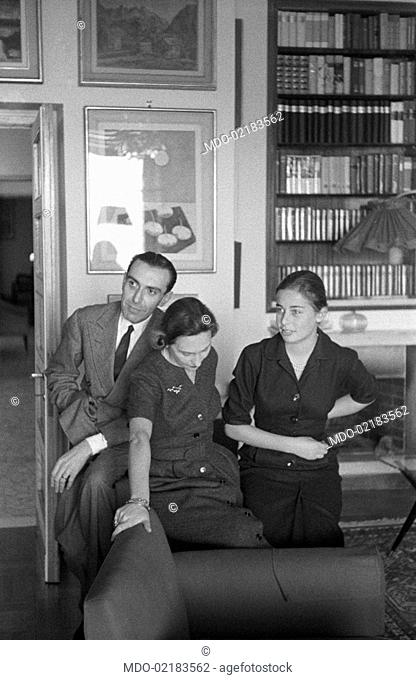 The Italian politician Dino Del Bo (Rinaldo Del Bo) posing with his wife and his daughter. Rome, 24th January 1958