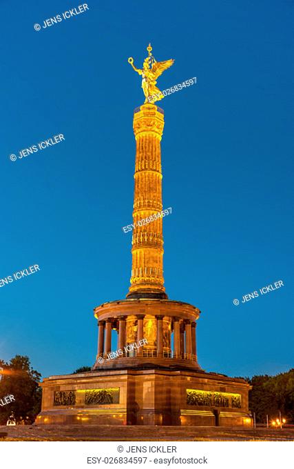 the victory column in the tiergarten in berlin at night