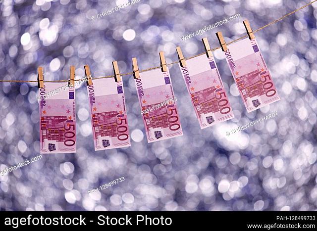 500 euro notes on a washing line. Koln, January 15th, 2020 | usage worldwide. - Cologne/Nordrhein-Westfalen/Deutschland