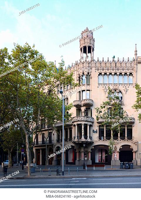 Barcelona, Spain, Catalonia, The Casa Lleó-Morera in the boulevard Passeig of Gracia in Barcelona in linear representation