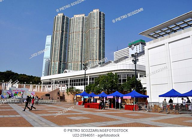 Hong Kong: huge condos by Nathan Road, Tsim Sha Tsui...