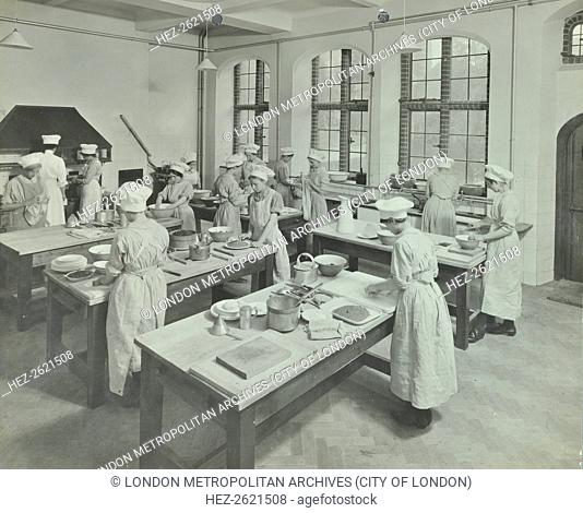 Cookery class, Hammersmith Trade School for Girls, London, 1915. Artist: Unknown
