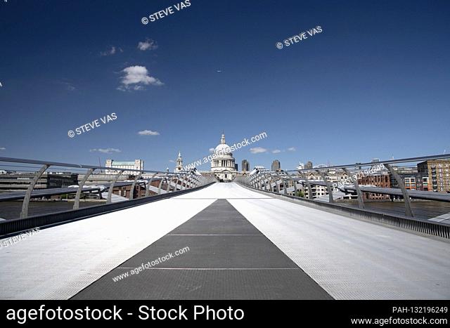 Millennium Bridge and St. Paul's Cathedral - London's streets and tourist attractions are deserted due to the corona virus lockdown. London, 05.05