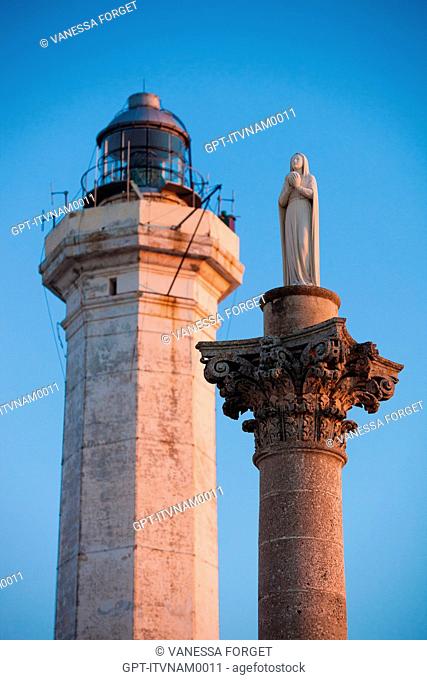 LIGHTHOUSE 19TH CENTURY AND CORINTHIAN COLUMN SURMOUNTED BY THE VIRGIN ON THE SQUARE IN FRONT OF THE SANTA MARIA DE FINIBUS TERRAE BASILICA