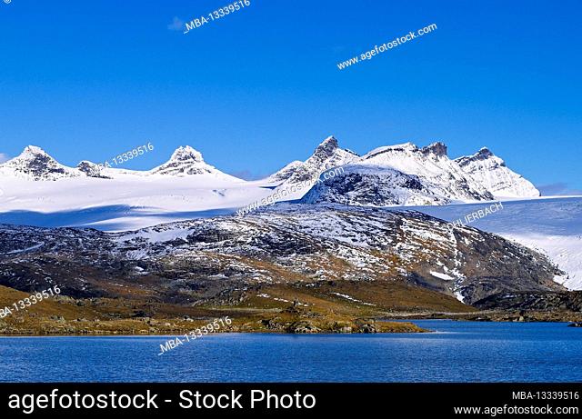 Europe, Norway, Oppland, Jotunheimen National Park, view over glacial lake to Smörstabbreen glacier, Sognfjell