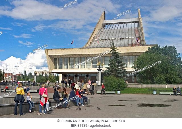 Music and Ballet Theatre with fountains, Omsk at the Rivers of Irtisch and Omka, Omsk, Sibiria, Russia, GUS, Europe