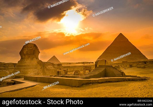 Great Sphinx, Pyramid of Khafre, Giza, Cairo, Egypt, Africa