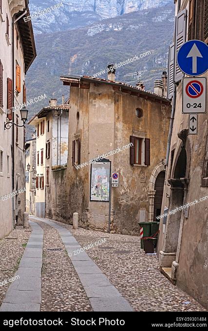 Impressionen und Details aus dem kleinen Städtchen Ala im Trentino