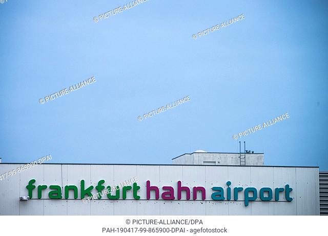13 April 2019, Rhineland-Palatinate, Lautzenhausen: The lettering ""frankfurt hahn airport"" stands on an airport building. Photo: Andreas Arnold/dpa