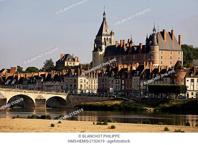 France, Loiret, Gien, overview from the Loire