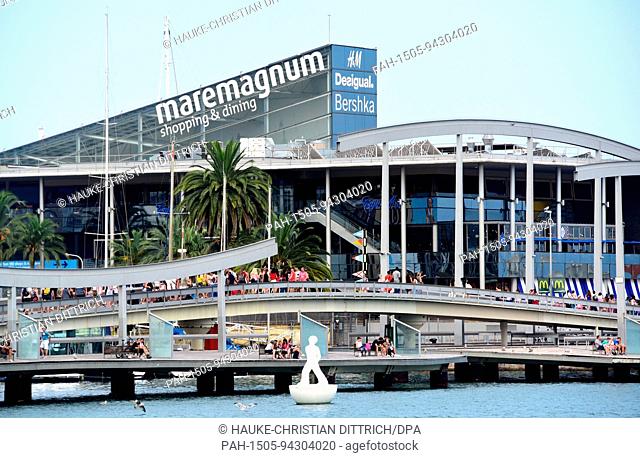 The shopping center ""Maremagnum"" at the port of Barcelona (Spain), 21 July 2017. | usage worldwide. - Barcelona/Katalonien/Spain