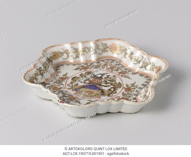 Spoon tray with a coat of arms and floral scrolls, Hexagonal porcelain pan with ribbed wall, painted on the glaze in blue, red, black and gold