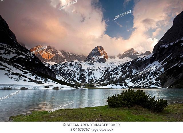 Seebensee Lake in the evening light in the Mieming Range near Ehrwald and Zugspitze Mountain, Tyrol, Austria, Europe