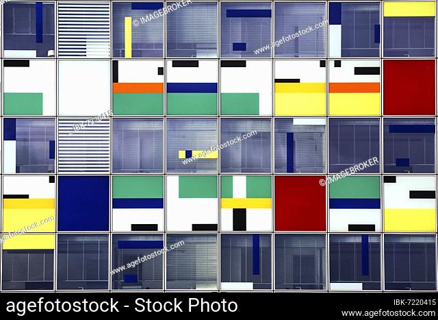 Colorium high-rise, façade with coloured glass panels, architect William Alsop, Medienhafen, Düsseldorf, North Rhine-Westphalia, Germany, Europe