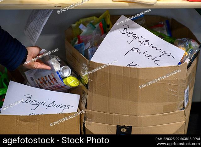 PRODUCTION - 21 March 2022, Saxony-Anhalt, Magdeburg: ""Welcome packets"" is written on the notes stuck in boxes in the emergency shelter for the initial...
