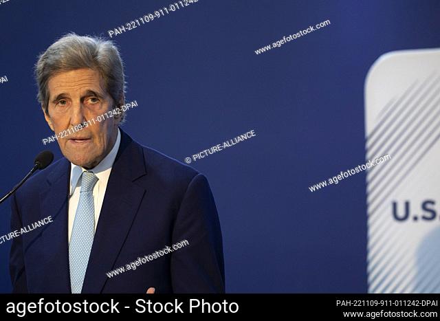 09 November 2022, Egypt, Sharm El-Sheikh: US Special Presidential Envoy for Climate John Kerry during Accelerating the Clean Energy Transition in Developing...