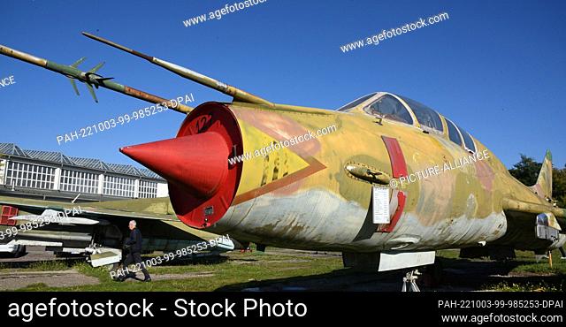 29 September 2022, Saxony-Anhalt, Dessau-Roßlau: On the grounds of the ""Hugo Junkers"" Museum of Technology stands a decommissioned Su-22 UM-3K training...