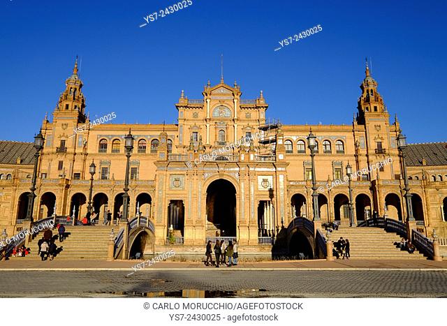 Plaza de Espana, built for the Ibero-American Exposition of 1929, Sevilla, Andalusia, Spain