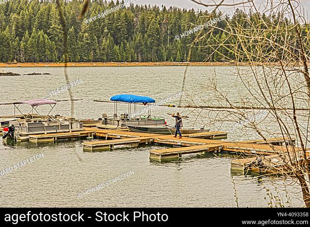 Small boat dock at Fish Lake in southern Oregon