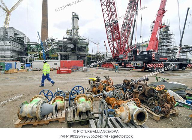 26 March 2019, Brandenburg, Schwedt: Retired valves lie in a place in front of the crude oil distillation plant at PCK Raffinerie GmbH
