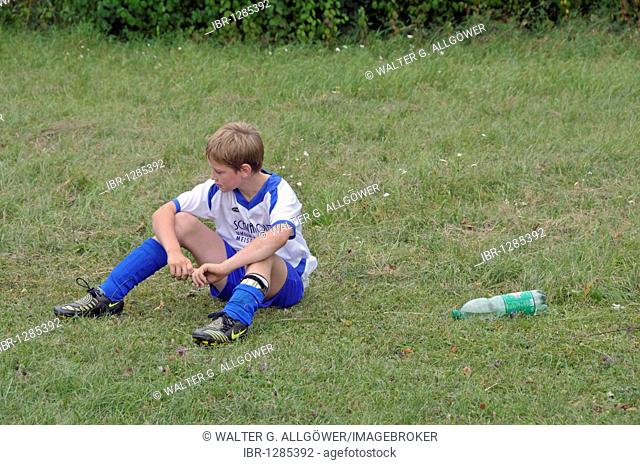 A nine-year-old player of the E-2 junior league waiting for the match to start, children's soccer tournament, Baden-Wuerttemberg, Germany, Europe