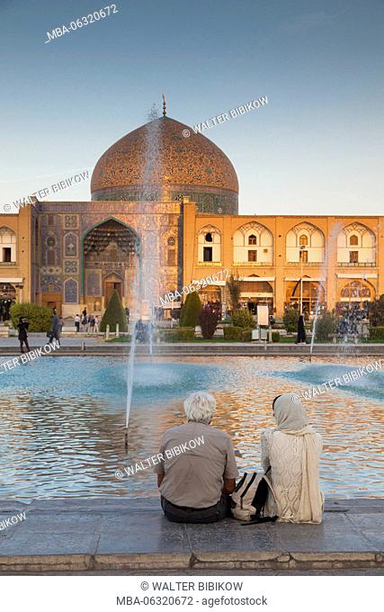 Iran, Central Iran, Esfahan, Naqsh-e Jahan Imam Square, fountains, late afternoon