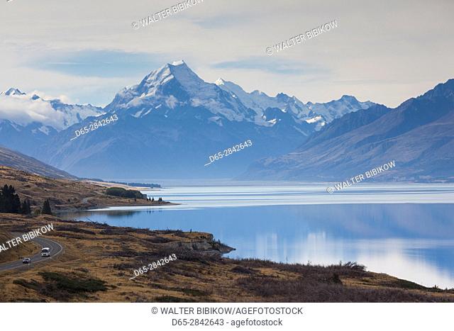 New Zealand, South Island, Canterbury, Aoraki-Mt. Cook National Park, Mt. Cook and Lake Pukaki