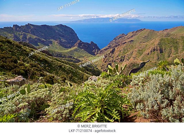 View from the Mirador de Baracán across the Teno mountains towards La Palma, Tenerife, Canary Islands, Islas Canarias, Atlantic Ocean, Spain, Europe