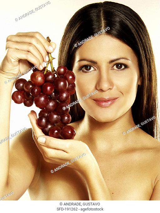 Woman holding red grapes (3)