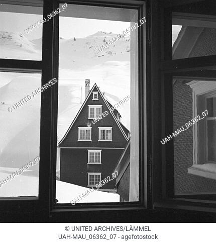 Blick auf das Hotel Zürserhof in Zürs am Arlberg, Deutsches Reich 1930er Jahre. View to Zuerserhof hotel at Zuers in Arlberg region, Austria 1930s