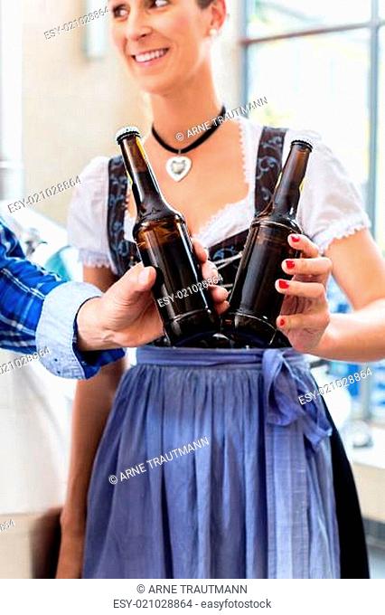 brauer and women encounter in brewery with beer at