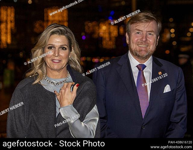 El rey Willem-Alexander y la reina Maxima de los Países Bajos llegan al AFAS Live en Amsterdam, el 13 de diciembre de 2023