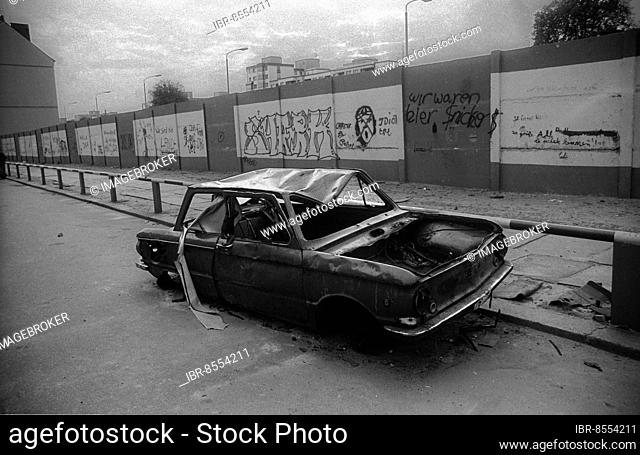 GDR, Berlin, 15. 03. 1990, wrecked car, interior wall on Schönholzer Straße, © Rolf Zoellner