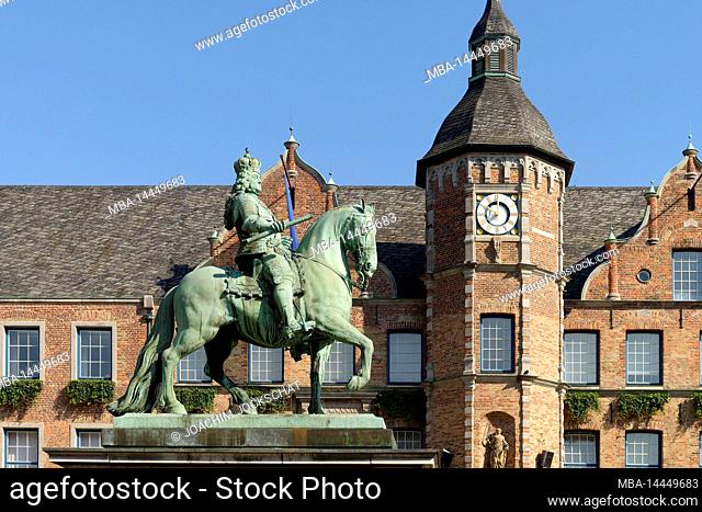 View of the city hall and Jan-Wellem equestrian monument in the old town of Düsseldorf, Düsseldorf, North Rhine-Westphalia, Germany