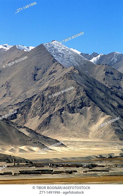 China, Xinjiang, Pamir Mountains, Sand Mountains