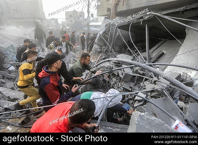20 December 2023, Palestinian Territories, Rafah: Palestinians search for survivors among the rubble, following an Israeli strike on Rafah in the southern Gaza...