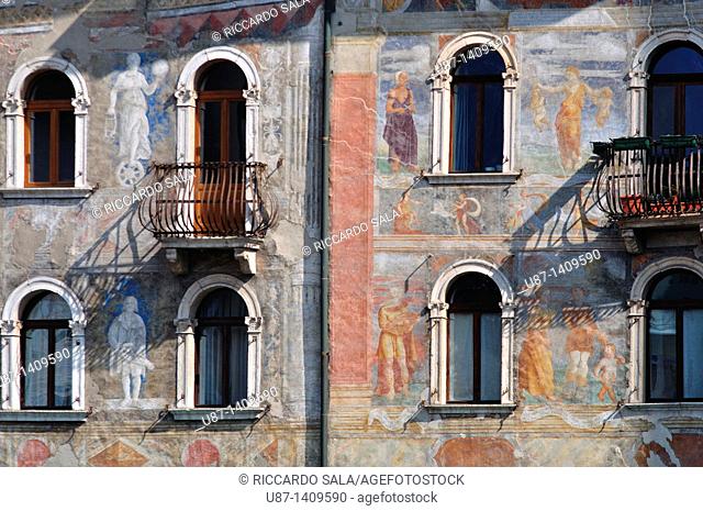 Italy, Trentino Alto Adige, Trento, Duomo square, Casa Cazuffi-Rella fresco by Marcello Fogolino