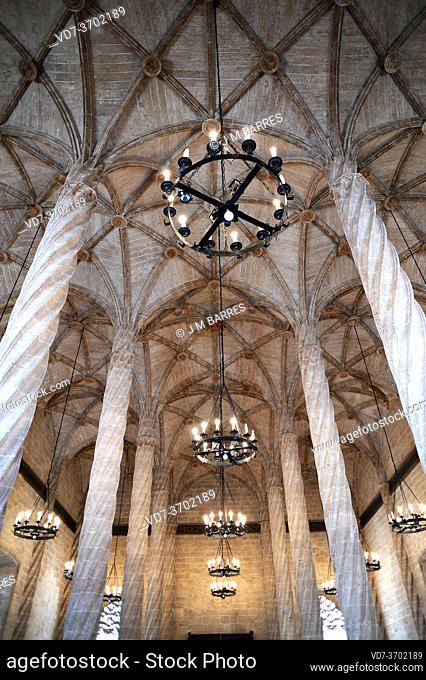 Valencia, La Lonja dela Seda o de los Mercaderes (gothic 15th century). World Heritage, vault and columns. Comunidad Valenciana, Spain