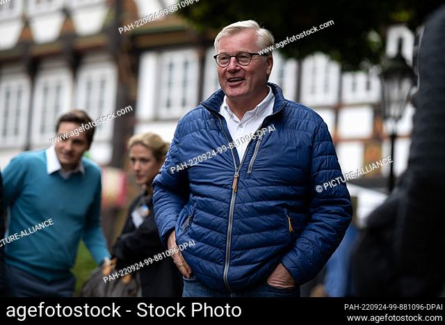 24 September 2022, Lower Saxony, Einbeck: Bernd Althusmann (CDU), top candidate for the state election in Lower Saxony, stands during his campaign marketplace...
