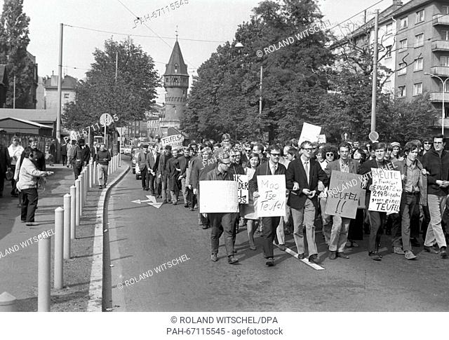 Demonstration at the end of the 22nd conference of the SDS (Socialist German Student League) on 10 September 1967. - Frankfurt/Hessen/Germany