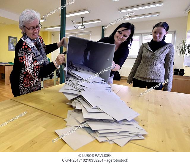 Members of the elections commission started counting votes immediately after closing the polling station at 14.00, during elections to the Chamber of Deputies...